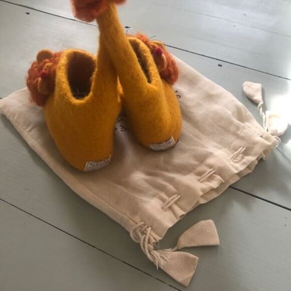 Kid's Sew Heart Felt Leopold the Lion Slippers. NWOT. Size 2-3Y (15cm) - Picture 4 of 7